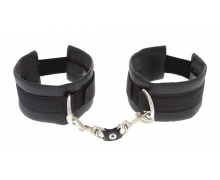 Чёрные полиуретановые наручники Luxurious Handcuffs