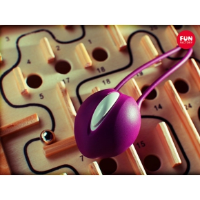 Fun Factory SmartBall Uno, красный — силиконовый вагинальный шарик со смещенным центром, 3.6 см / 36 гр