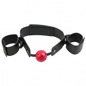 Breathable Ball Gag Restraint — дышащий кляп с наручниками на ремешке