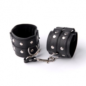 Наручники с клёпками BDSM accessories