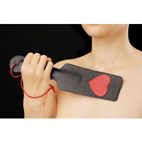 Шлепалка с сердечком и петлёй BDSM accessories