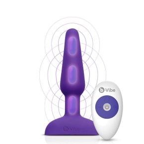 b-Vibe Trio Plug, фиолетовая — анальная вибропробка с 3 моторчиками на пульте ДУ, ⌀3.2 см