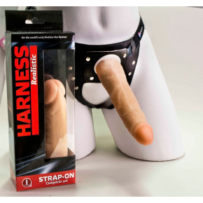 Страпон телесного цвета на регулируемых ремешках, 18×4 см