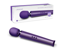 Фиолетовый массажёр-жезл Le Wand с 20 режимами вибрации